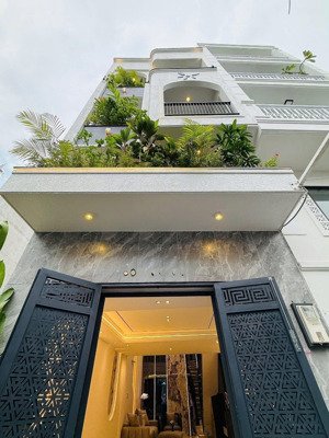 bán nhà qua mỹ, đường cô giang-q1. giá 4tỷ5/diện tích 80m2 đang cho thuê 30tr/th gần chợ bến thành