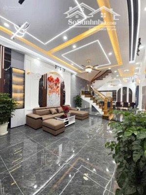 bán nhà ngay gigamall đường 23 p. hiệp bình chánh,thủ đức, 4pn, 4wc, hxh, giá 2tỉ250 triệu. shr.