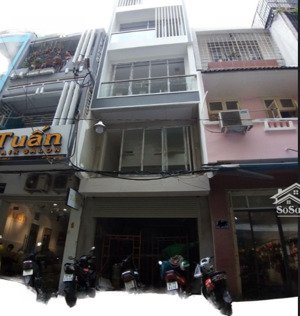 hot 16,8 tỷ nhà ngay mt đường trần hưng đạo, quận 1. đang làm chdv. dt 60m2 - lh quân