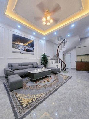 chính chủ bán nhà kiến hưng hà đông
ngõ thông, ô tô đỗ cửa vào nhà, gần chợ uỷ ban giá bán hơn 8 ty