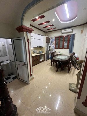 6 tỷ - cầu giấy 10m ra mặt ngõ ô tô nhà dân xây 25m2 x 4 tầng