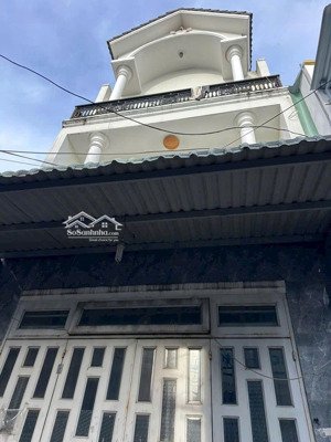 cg
cho thuê nhà hẻm 4m ta 09, p.thới an.q12 dt: 5m x 11m (1 trệt ,2 lầu,4pn, 4wc) giá thuê: 7 trieu