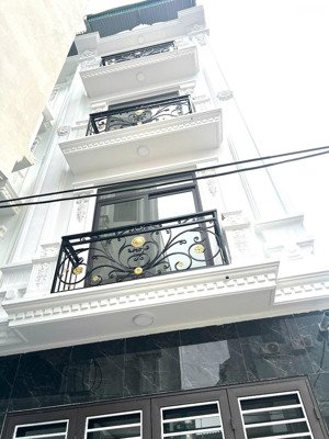 bán nhà 38m² x 5t tổ 10 yên nghĩa hoàn thiện cao cấp giá nhỉnh 5 tỷ,lh0966495911