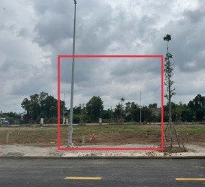 bán lô đất nền 80m2 shr ngay chợ cần đước giá 1ty7 mt trước nhà 6m lh 