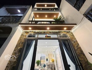 nhà mới - 3 tầng lầu 3 phòng ngủ cộng sân thượng to - tặng nội thất - đg bùi quang là - gần sân bay