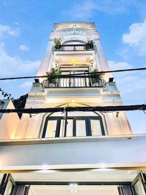 kẹt tiền bán gấp nhà huỳnh văn bánh phú nhuận, dt: 40m2 sổ sẵn