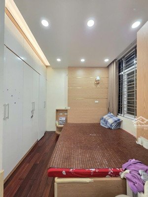 cần bán nhà đẹp phố hoàng cầu, nhà đẹp ở ngay, nhỏ xinh hiếm có, vị trí gần phố gần hồ, 33m2x5t