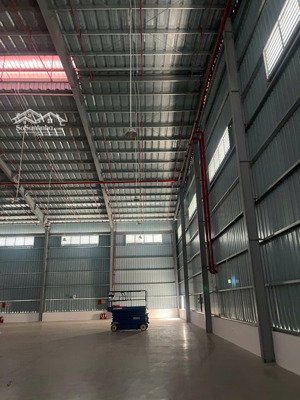 cho thuê kho đẹp tại long biên -diện tích 1000m2 / liên hệ : 