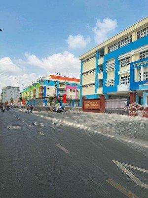 ngay công viên lê thị riêng - 4 tầng 10pn - dt 5.3m x 15m - đang cho thuê hơn 40 triệu - chỉ 9 tỷ