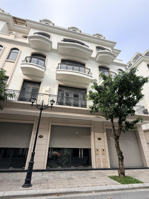 bán căn sb 58.5m ht 2 tầng view quảng trường kinh đô ánh sáng, có sổ đỏ.