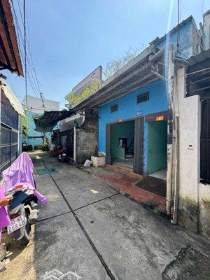 bán đất tặng nhà ngang 5m hiếm tiện xây mới hẻm đẹp thông (thực tế diện tích khác )