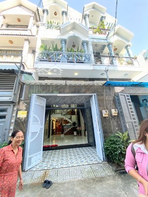 tôi cần bán nhà 1/ tl 29 quận 12 xây trệt lửng 3 lầu 4p ng 4 vệ sinh đường 7 m giá hơn 6 tỷ