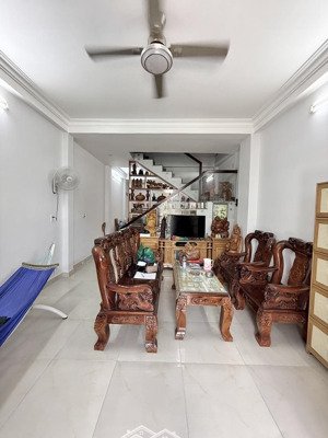 bán nhà đẹp ngay chợ hiệp bình 58m2 ngang 4.1m, 2 tầng 2pn, đường thông, giá 5.8 tỷ