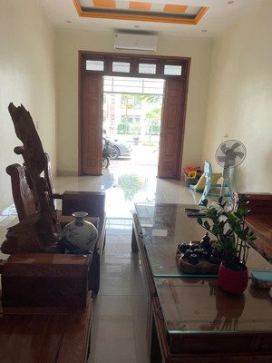 bán nhà dt 114m2, mặt tiền 4m tại đường tiên lũng, ỷ la cũ, tuyên quang. lh 