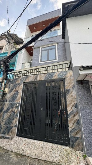 bán nhà mới xây ngay trường chinh thông ra ngã tư bảy hiền dt: 4.35m x 16m giá 8.5 tỷ tl