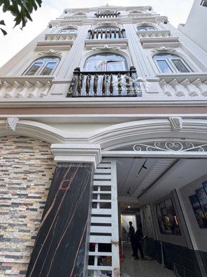 chính chủ, chdv cao cấp chuẩn khách sạn, diện tích khủng 270m2, dòng tiền 80tr/th, giảm còn 18 tỷ