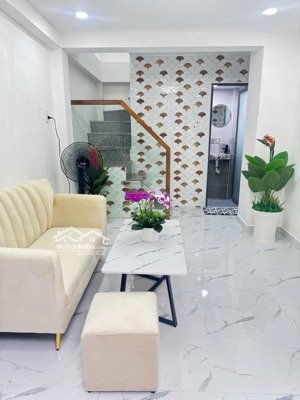 nhà mới đẹp 4 tầng giá chỉ 2.84tỷ ngay ga metro thuận tiện di chuyển q1