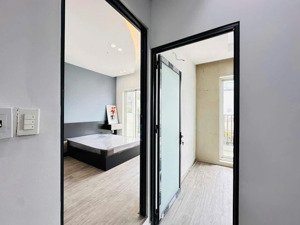 cho thuê căn hộ dịch vụ 2 phòng ngủ, 1 phòng khách ban công ở hoàng hoa thám