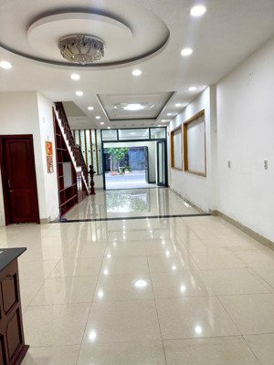 bán nhà 4 tầng mặt tiền thích quảng đức đường 18,5m sổ hoàn công