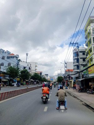 bán nhà quận 7; huỳnh tấn phát; 2 tầng; 120m2; 8 tỷ; 3 mặt tiền; gần phú mỹ hưng; có dòng tiền