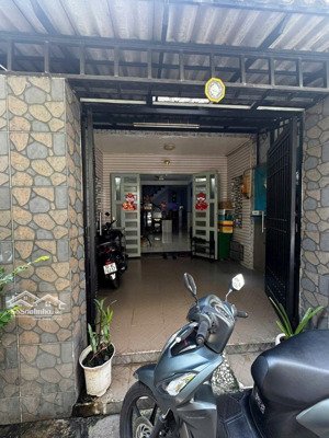 nhà 3 tầng, 4 phòng ngủ, 65m2, ngay cv làng hoa, gần chợ hạnh thông tây, nhỉnh 6 tỷ