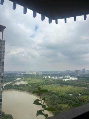 bán căn hộ studio tòa the landmark, view hồ thiên nga, liên hệ: zalo)