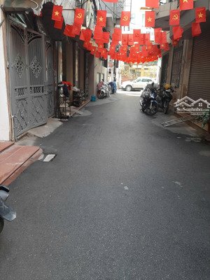 bán nhà phân lô ngõ 124 phố hoàng ngân, nguyễn thị định, vị trí gần: vườn hoa và hồ, chợ, công viên