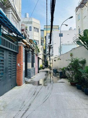 chủ gấp !! bán nhà hẻm cộng hòa p13 - dt: 3.5x14m [vuông vức] 2 tầng. chỉ 5.4 tỷ tl