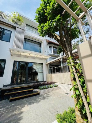 biệt thự mới decor đẹp cho thuê giá chỉ 52 triệu - 4pn trung tâm phú mỹ hưng . liên hệ em hải