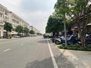 cho thuê văn phòng kđt vạn phúc city 7x22 full nội thất giá chỉ 25 triệu/tháng