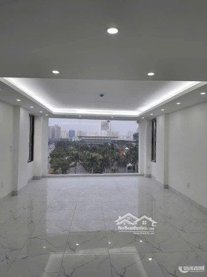 cho thuê tầng 1,2 nhà phố nguyễn khánh toàn . 60m x 2 tầng . mặt tiền 5.5m .giá 35tr/tháng.