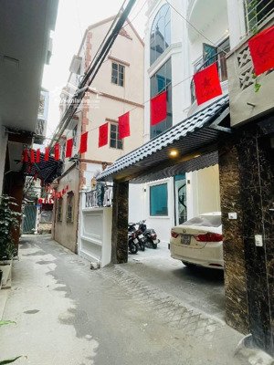 bán nhà mặt ngõ ô tô vào sân an dương vương, tây hồ. dt: 98m2 x 3t. mt: 7,6m. sđcc. giá chỉ 15,5 tỷ