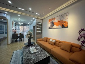 c18 (655 lạc long quân) - bán căn hộ 3 phòng ngủ cạnh hồ tây. lh: nam