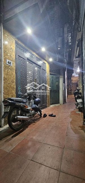 (trả nợ - chốt nhanh) 25m2, 4 tầng - đường láng - 5 phút lên cầu giấy - thông láng hạ - gần ô tô