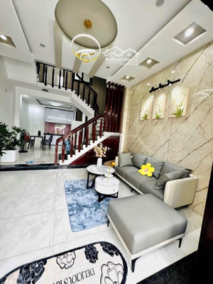 xe hơi - xe tải - hẽm đỗ được 2 chiếc
cách mặt tiền chỉ 15 mét 70m2 - 4 lầu
1 căn duy nhứt 2 mặt