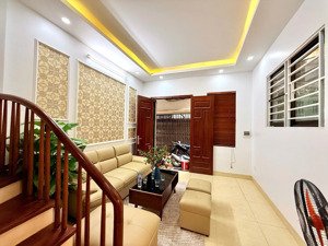 bán nhà dân xây pháo đài láng,35m, 5 tầng.giá 8,5tỷ.