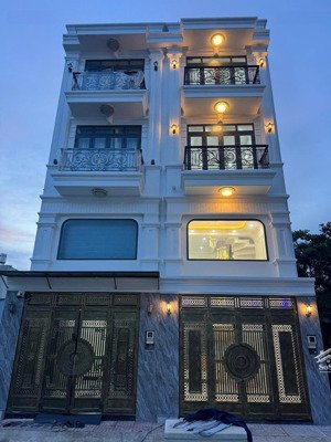 chính chủ gửi bán nhà đẹp 4tầng hiện đại đường 40, chợ hiệp bình, hbc, thủ đức.giá bán nhanh 7.9 tỷ