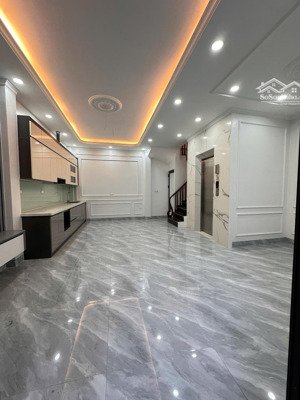 bán nhà ngay pháp vân gần bến xe nước ngầm / thang máy / ô tô đỗ cổng xịn/ cực hiếm