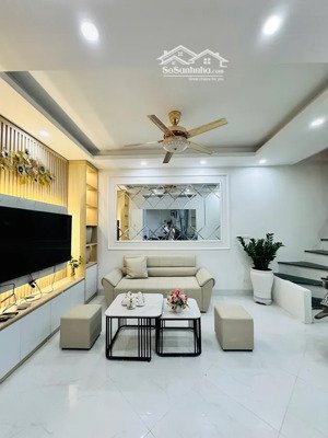 chính chủ cho thuê nhà 4 tầng phố phương mai, đống (dt 53m ) giá cho thuê 15tr lh: 