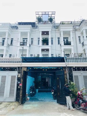 nhà 3 lầu dt khủng 4m x 25m - sân xe hơi. hẻm 1 trục 12m - gần hà huy giáp - ngã tư ga. giá tốt q12