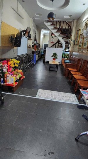 nhà đẹp cộng hòa, tân binh, 2 tầng 80m2 sàn, hẻm sạch 6m thông, ô tô 7 chỗ, sồ hồng có sẵn.