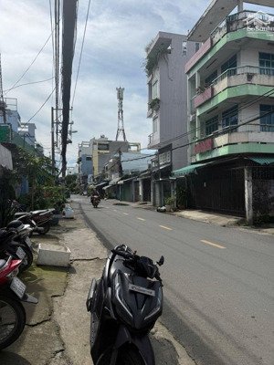 bán đất 2 mt ba đình sát chợ xóm củi.cách trung tâm quận 5cũ chỉ cây cầu chà và