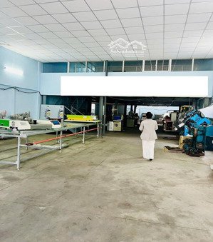 bán nhà xưởng ful thổ mặt tiền xuân thới thượng, hóc môn, 304m2, 2 tầng, giá rẻ.