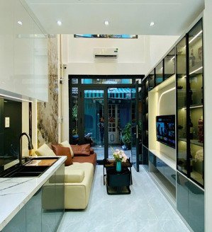 cách mạng tháng 8 q10 - hẻm rộng || nhà mới ở liền, 3 tầng, bề ngang ~ 3,5m