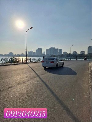 ô tô 7c ngủ trong nhà, xe 16c qua cửa, ở luôn tại lạc long quân, 40m, 5 tầng, 17.2 tỷ