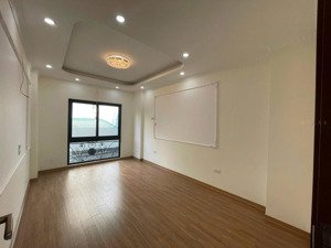 bán nhà lô 2 nguyễn văn cừ - 5 tầng xây mới - nội thất cực đẹp - gần aeon