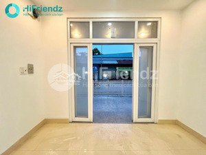 cho thuê mặt bằng an phú đông ngã 3 đông đúc tấp nập có sân nhỏ, phù hợp bán mang đi có thể ở