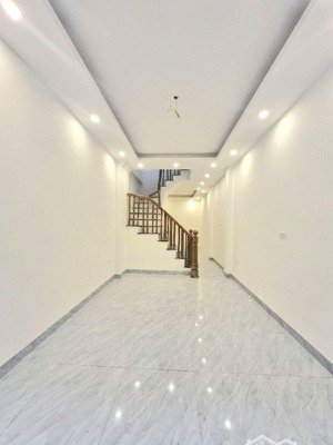 bán nhà phú lương 6 phòng ngủ. 10m.ra oto tránh . giá tốt nhất khu vực.