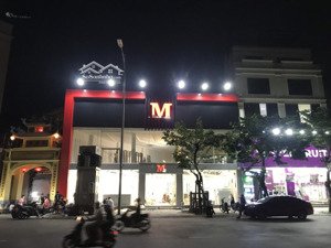 cho thuê nhà mặt phố lạc long quân dt 300m2x3 tầng, mt 15m siêu rộng, nhận diện thương hiệu tốt