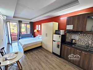 trống phòng studio 30m2 tầng 6 full nội thất,có ban công thoáng,nhận pett khu đội cấn